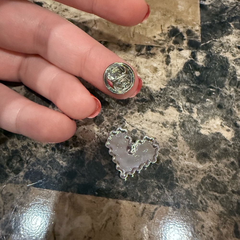 Diamanté Silver Heart Brooch - Picture 6 of 7